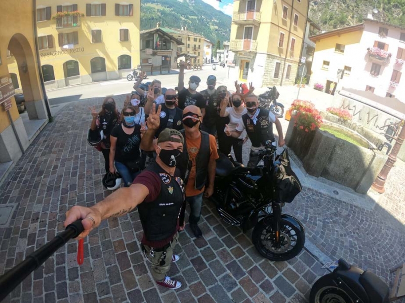 067 MASSIMO CASCHI Amici delle moto Friends on the Road di Vercurago dalla   Valtellina
